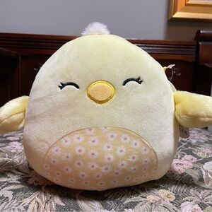 Squishmallows Aimee Yellow Plush Toy. NWT.